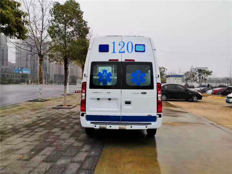 福特新世代V348長(zhǎng)軸高頂監(jiān)護(hù)型救護(hù)車