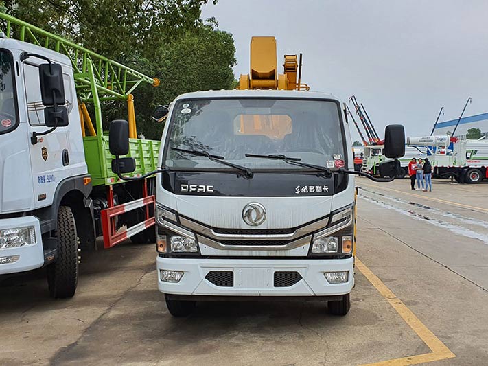 國六東風18米直臂高空作業(yè)車