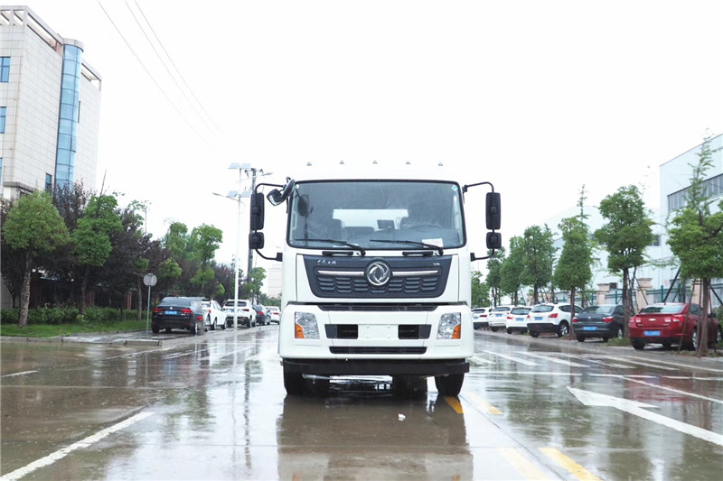 東風天龍后八輪20噸噴霧車，國六綠化噴灑車