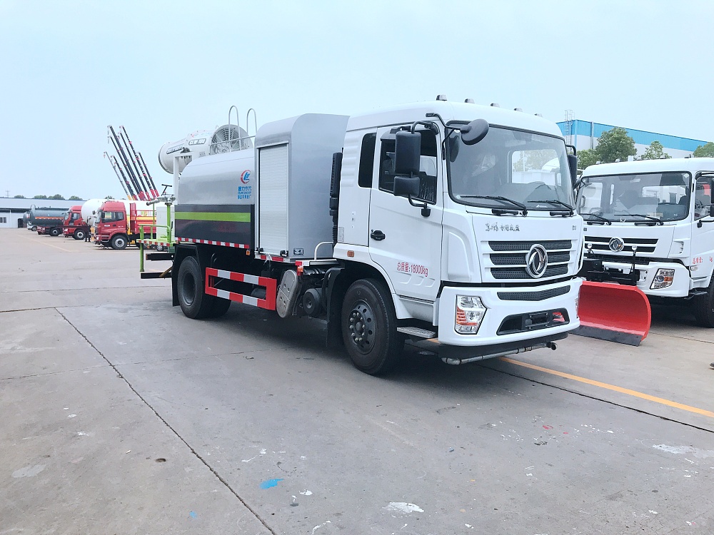 東風專底抑塵噴霧車國六10立方/50-100米霧炮