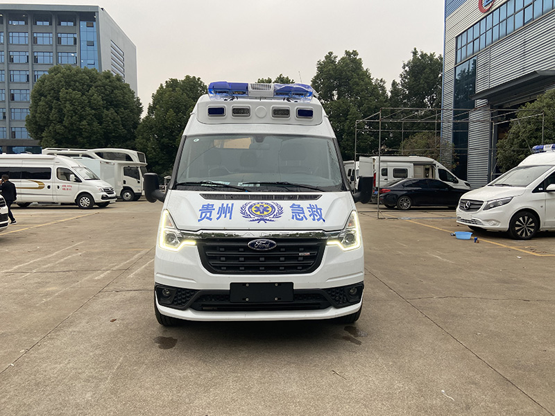 福特V348長(zhǎng)軸中頂救護(hù)車